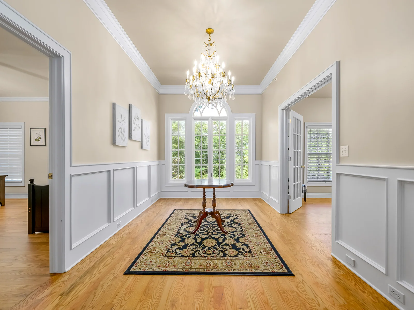 2nd level landing connecting 2 king suites