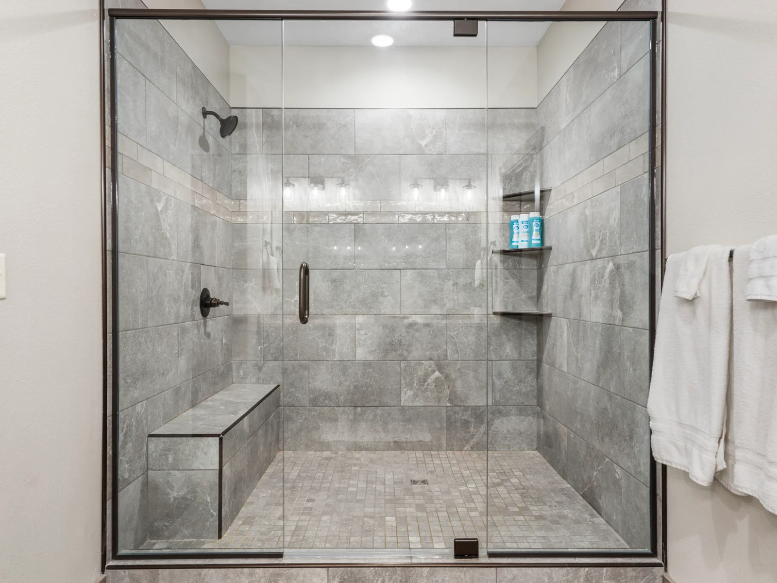 Main Level King Bed #2 ensuite bath