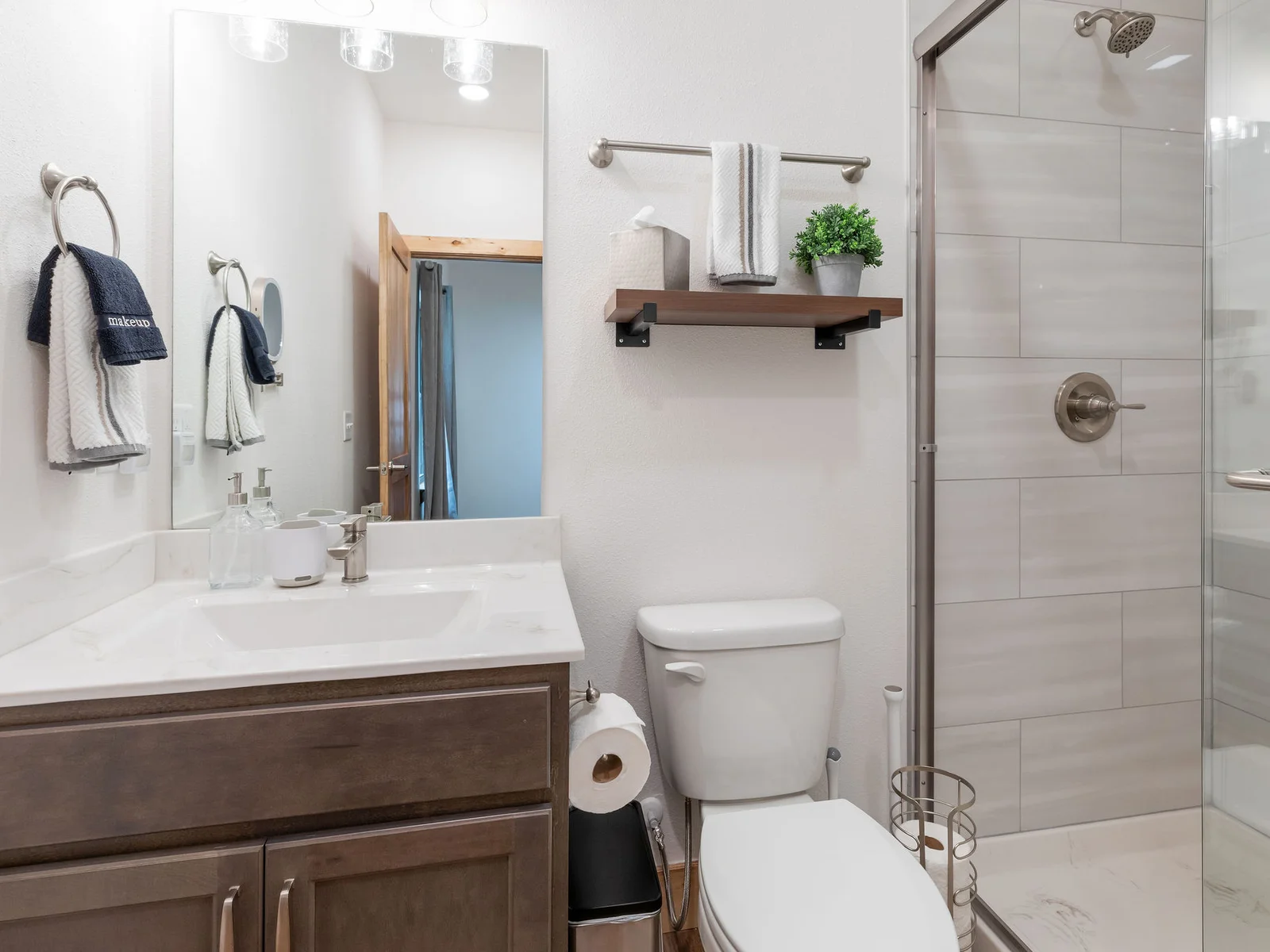 King bed #3 ensuite bath!