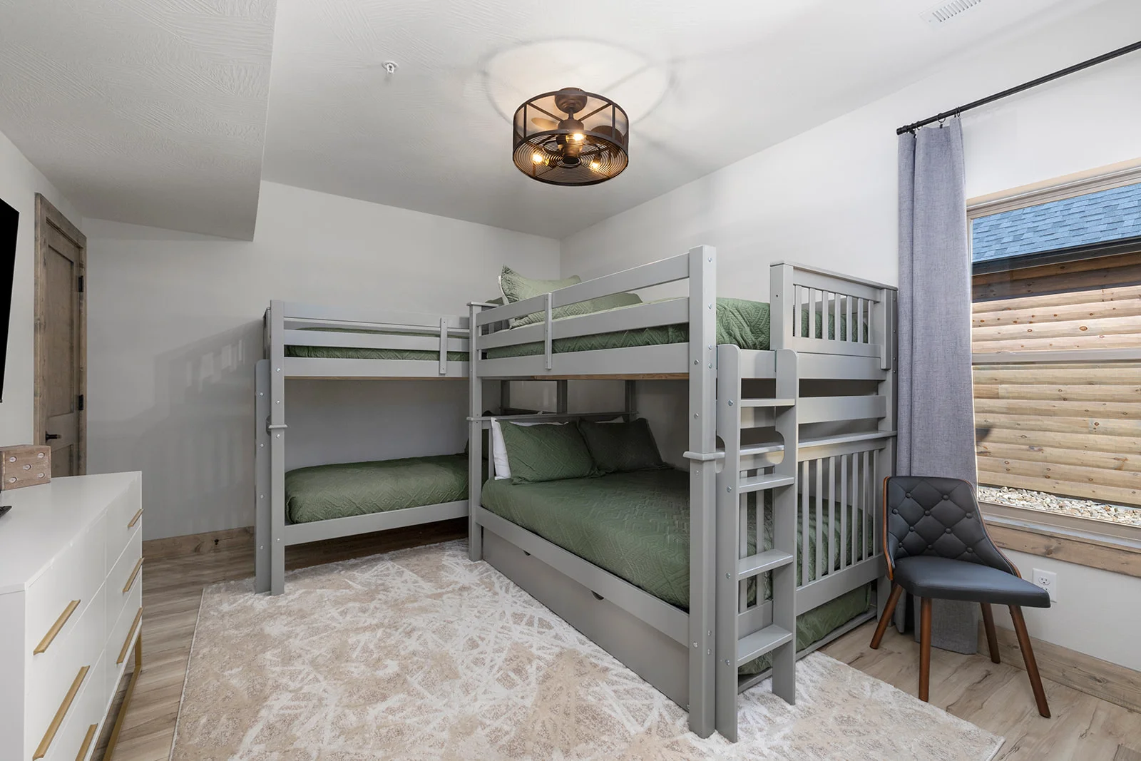 Main level bunk room w/ ensuite bath