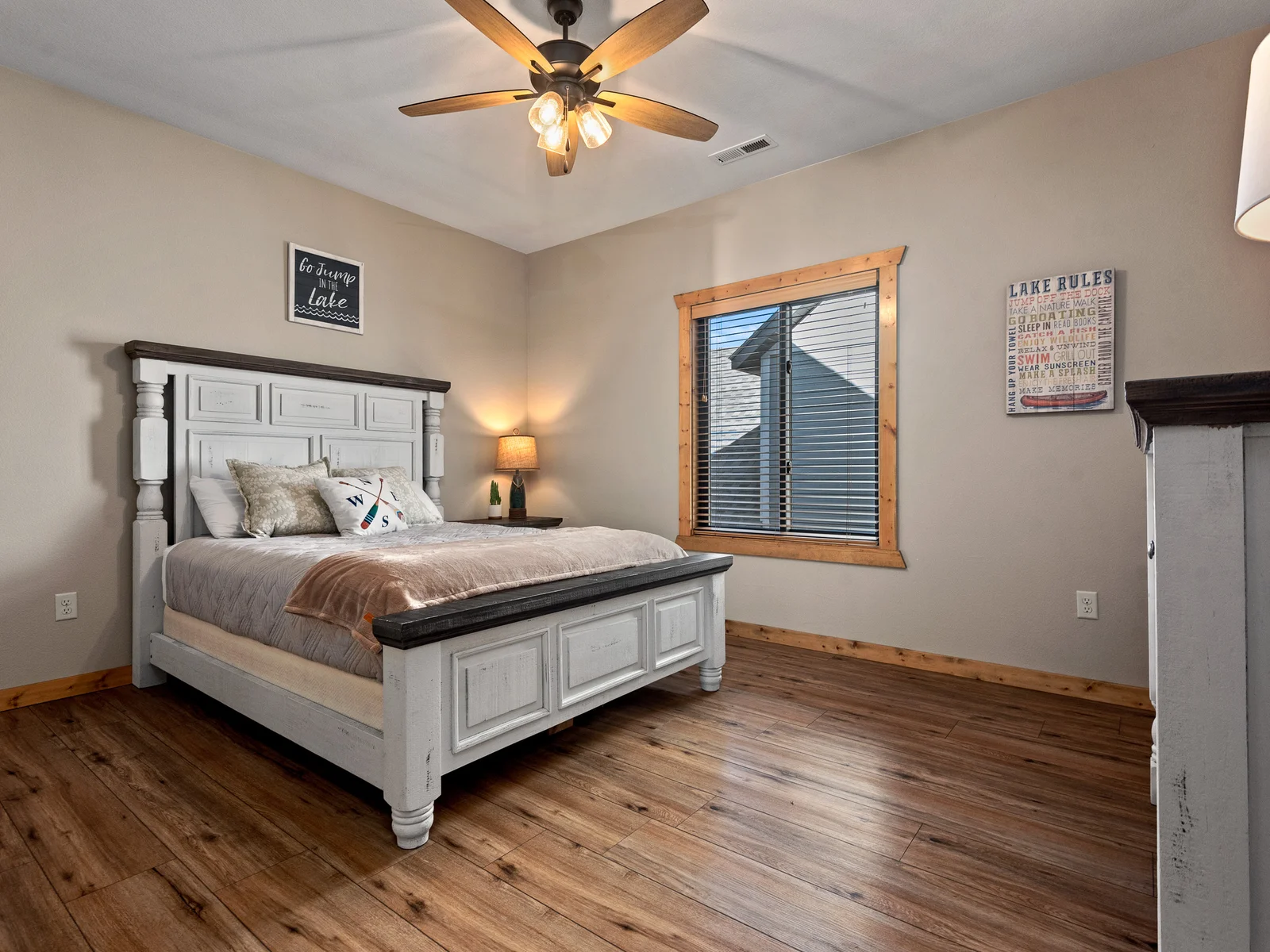 Upper level Queen bedroom #2