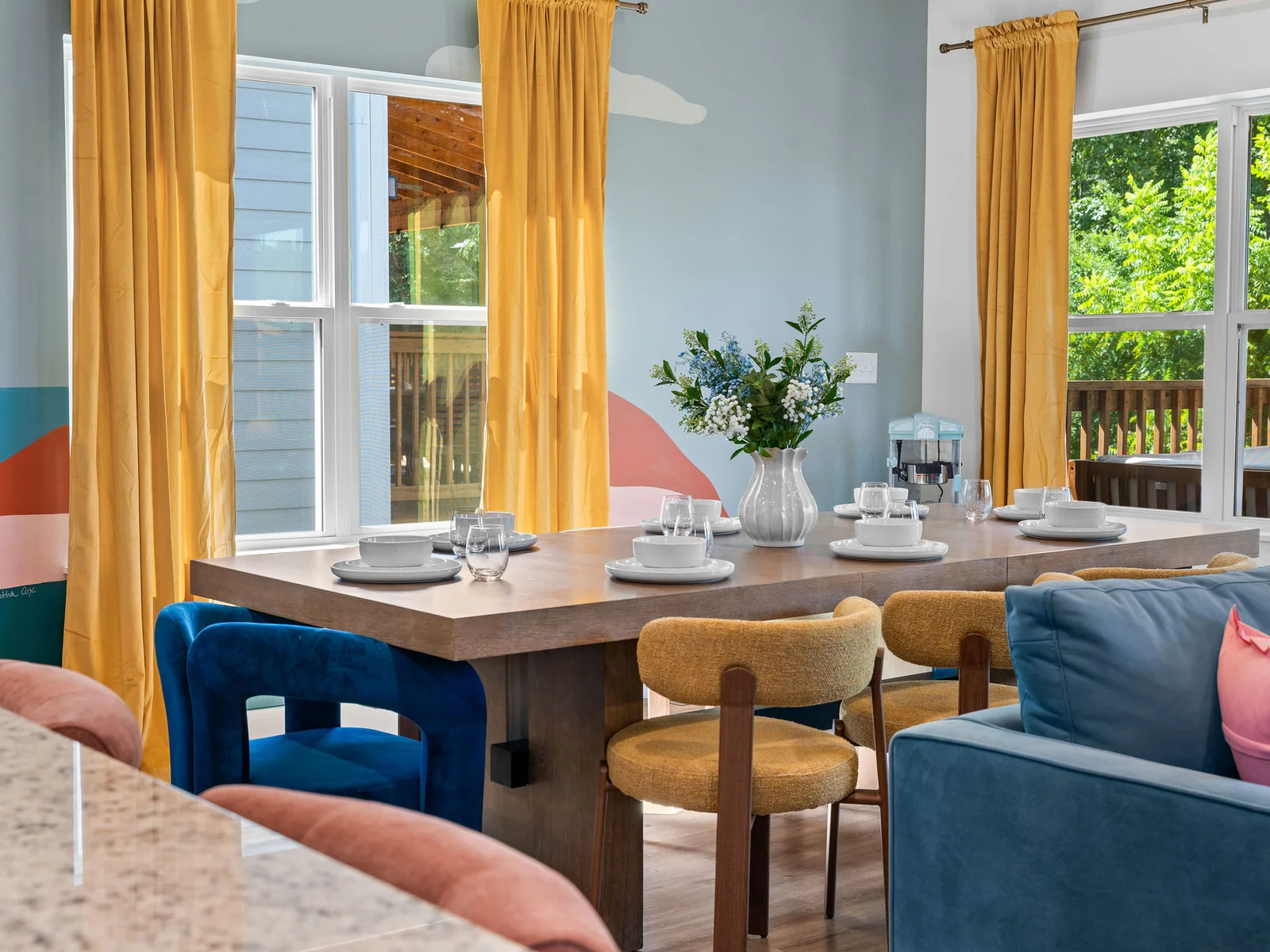 The ultimate spot for group feasts and shared memories. 🍳💖