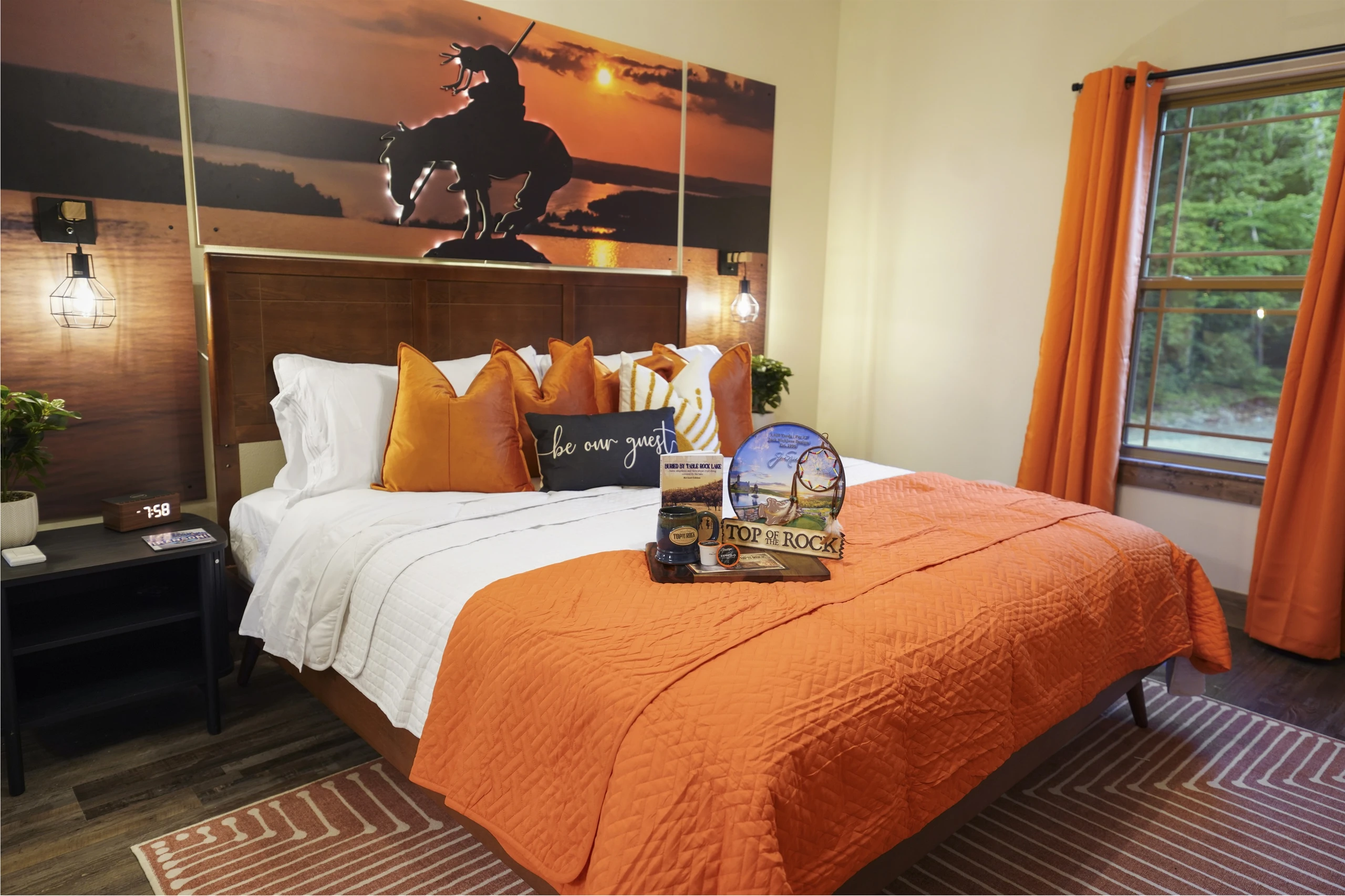 The Sunset over Tablerock Lake Room with luxury king mattress, bedding and attached ensuite bathroom