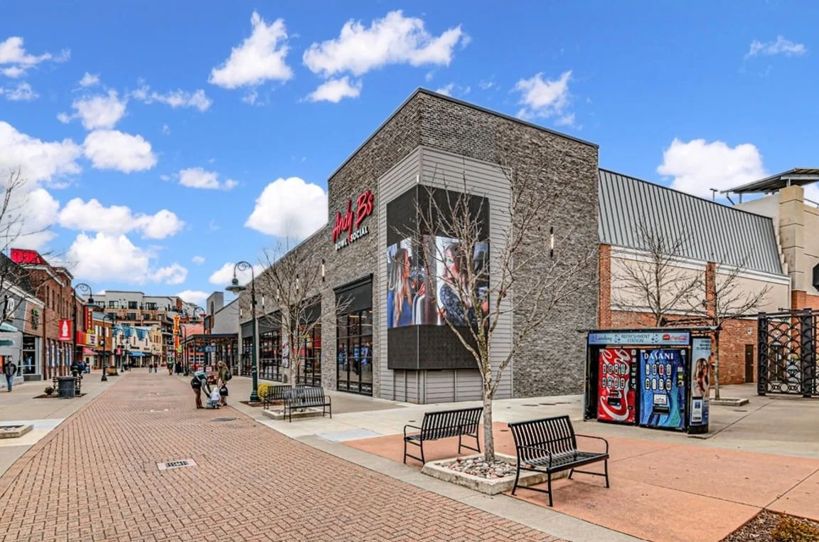 Explore the shops, dining, and entertainment at Branson Landing.