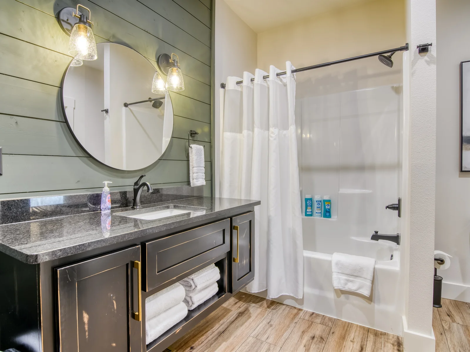 Main bathroom has tub/shower combo