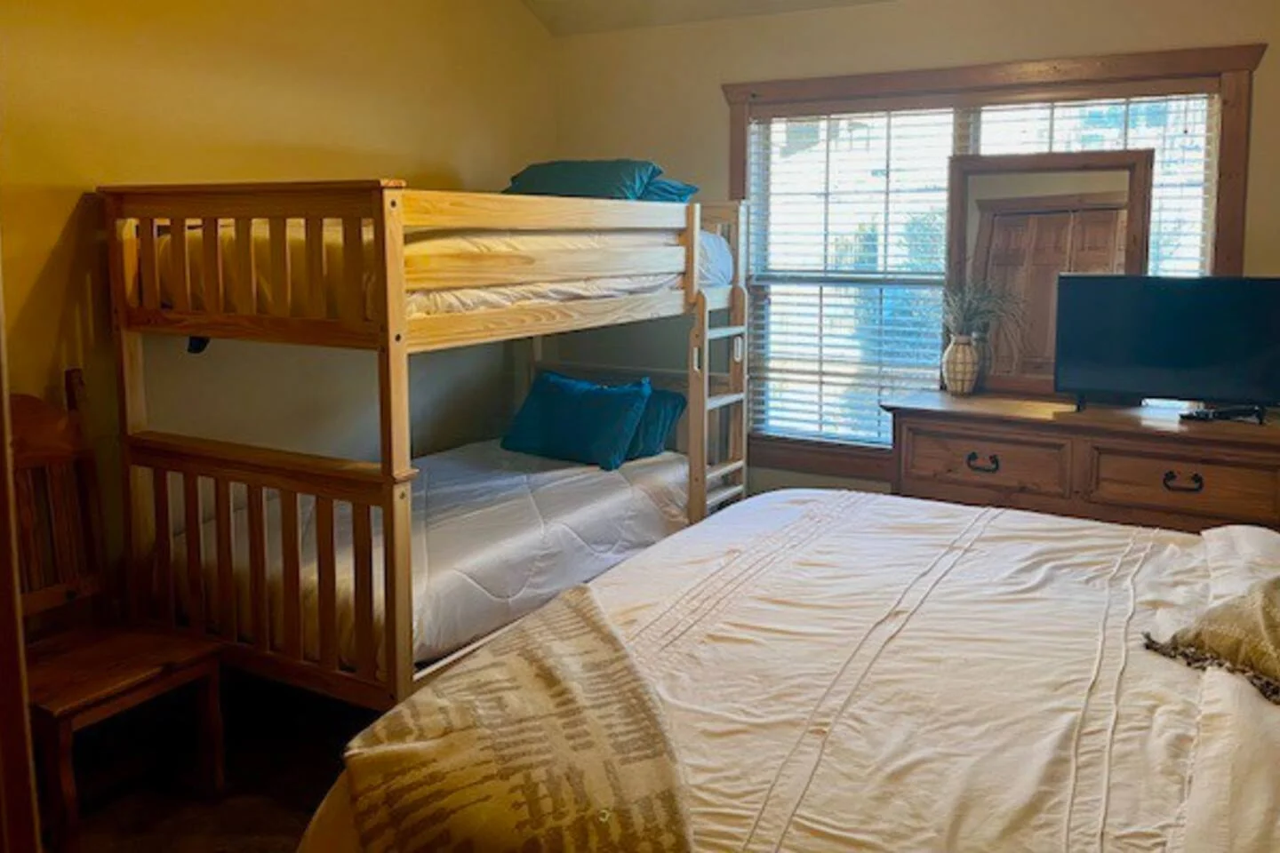 This is an updated picture with the recently added bunkbed.