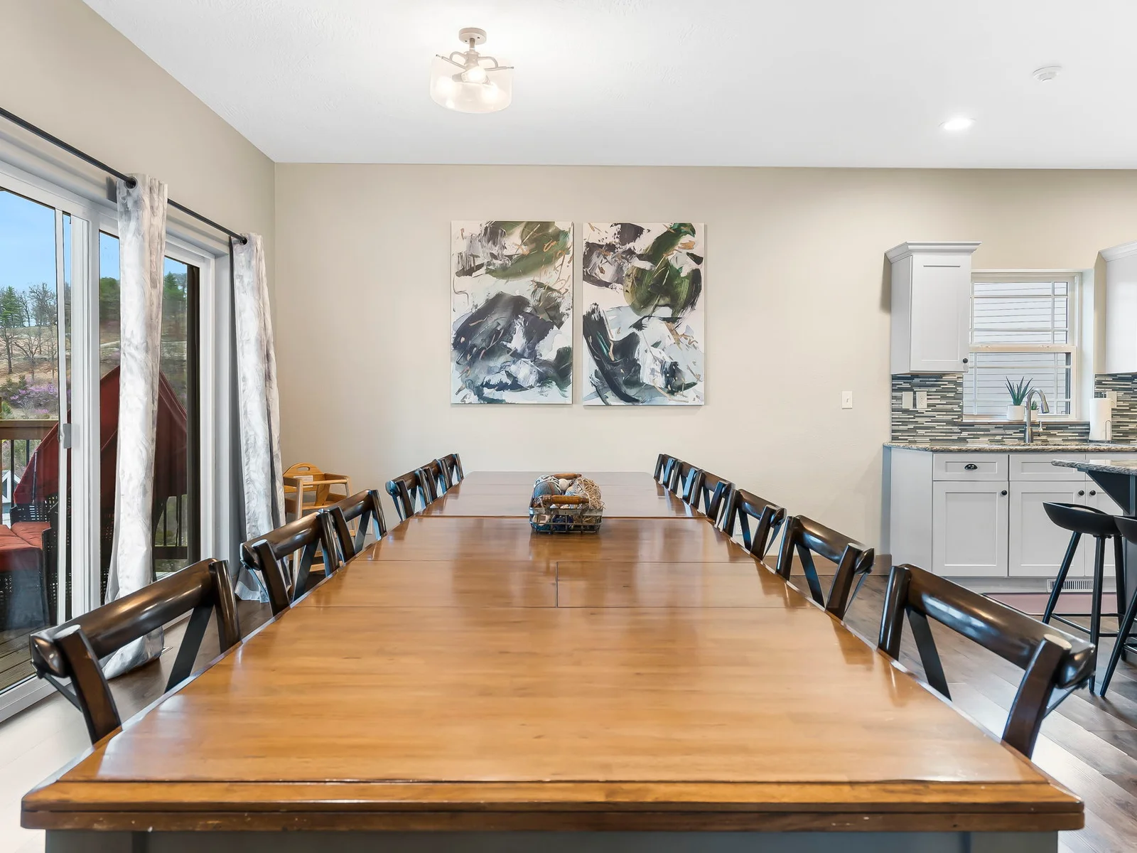 Plenty of seating for all your family gatherings!
