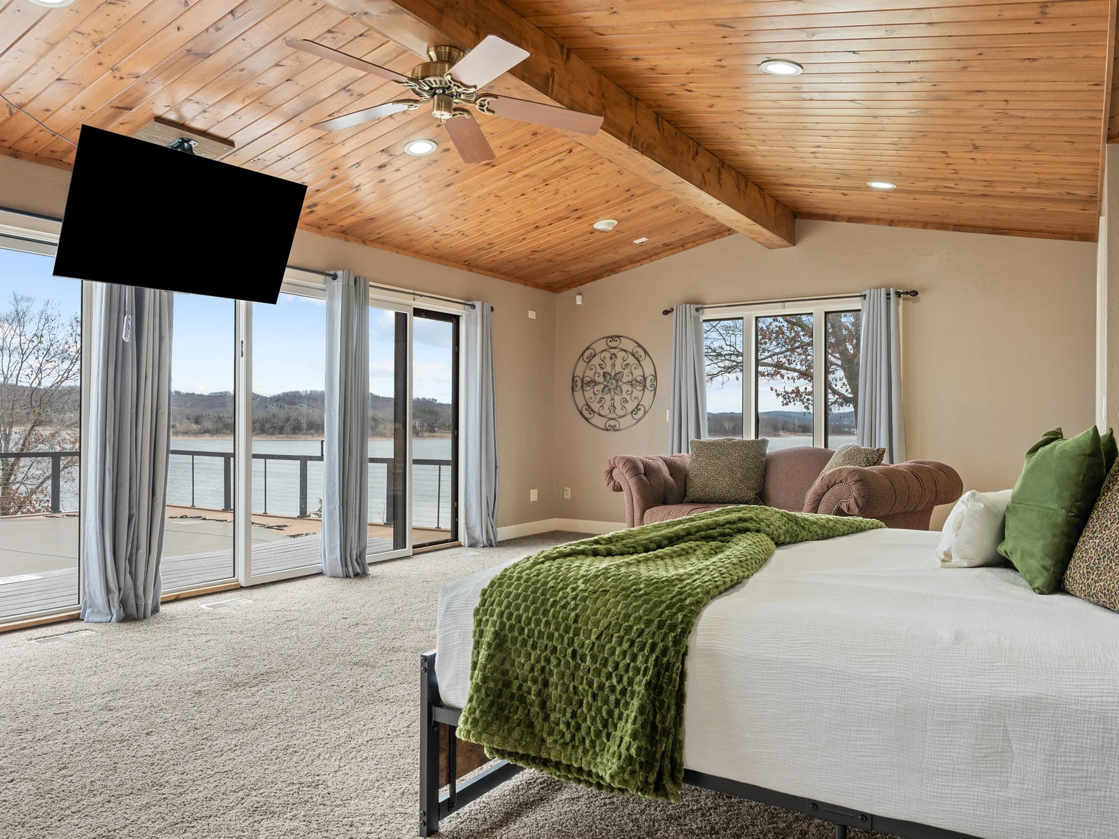 Fall asleep surrounded by quiet views and wake refreshed, ready for another day at Table Rock Lake.