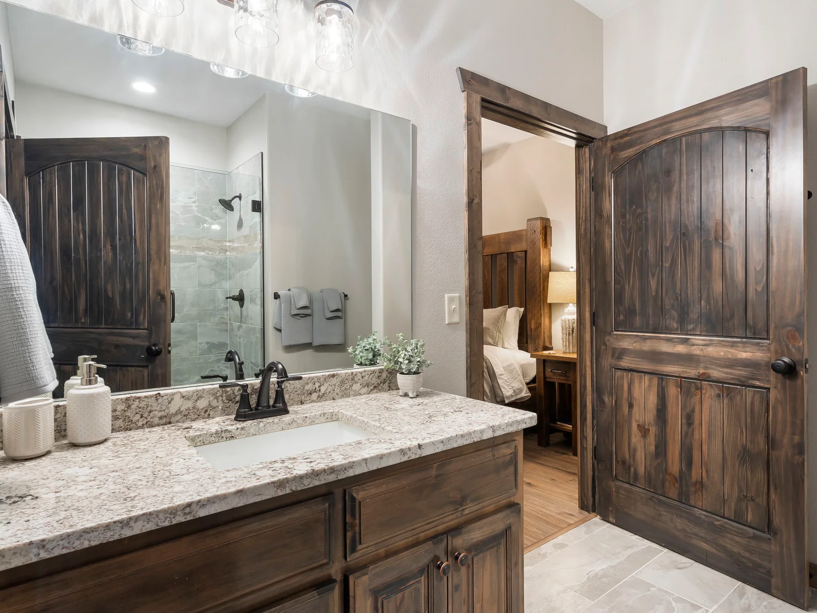 Bathroom King #2 and hall access