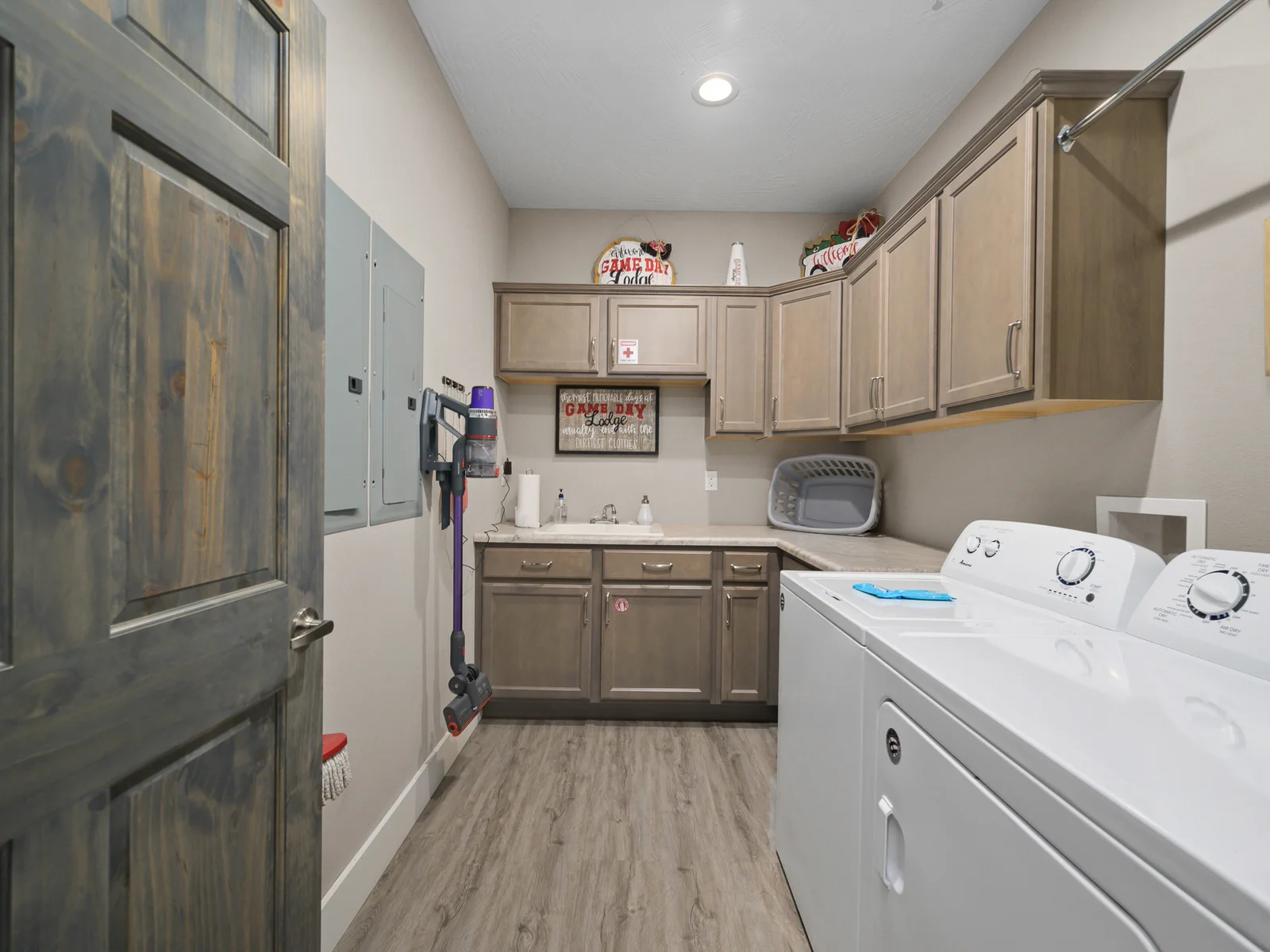 2 full size laundry rooms