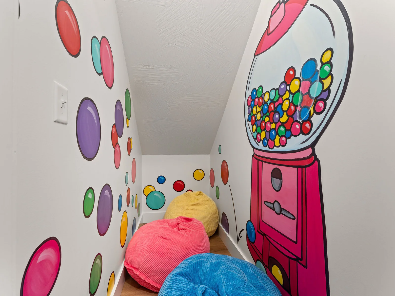 Featuring a secret hideaway space the little kids will love! 🕵️‍♂️✨