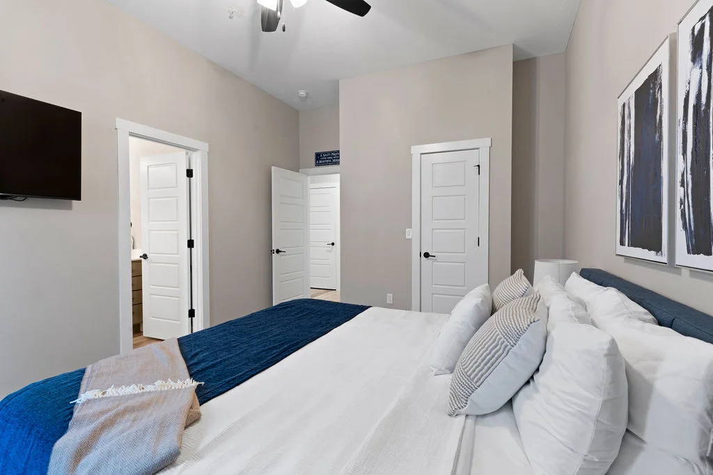 Lower level King bed #2 w/ ensuite bath