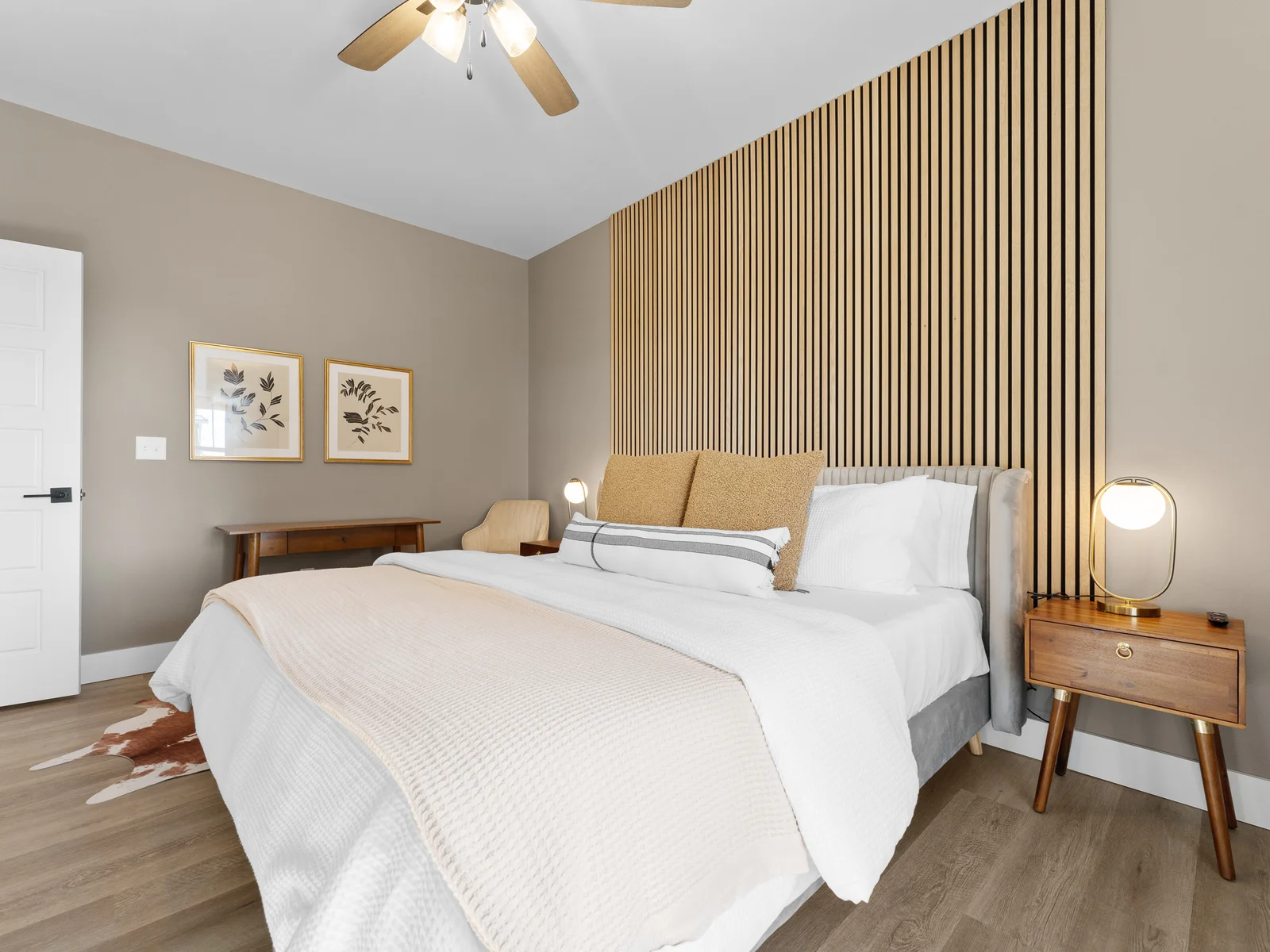 King Suite: Elegant design with warm tones and stylish decor—your tranquil retreat awaits!