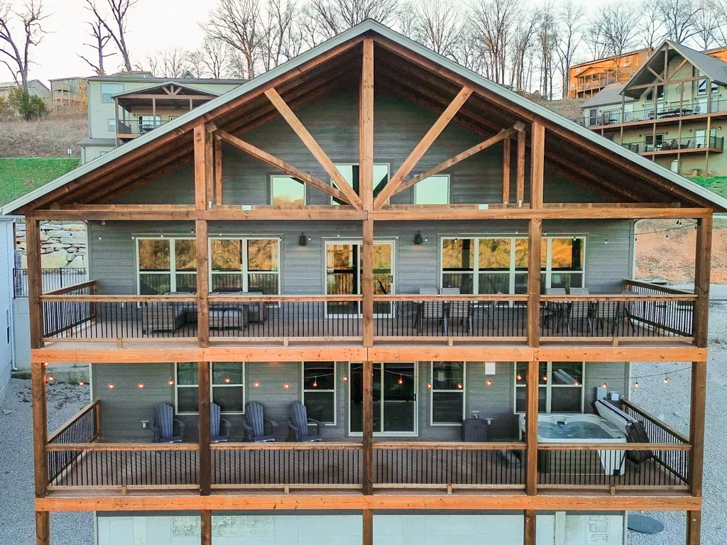 Rustic Elm Lodge (4 Bedroom)