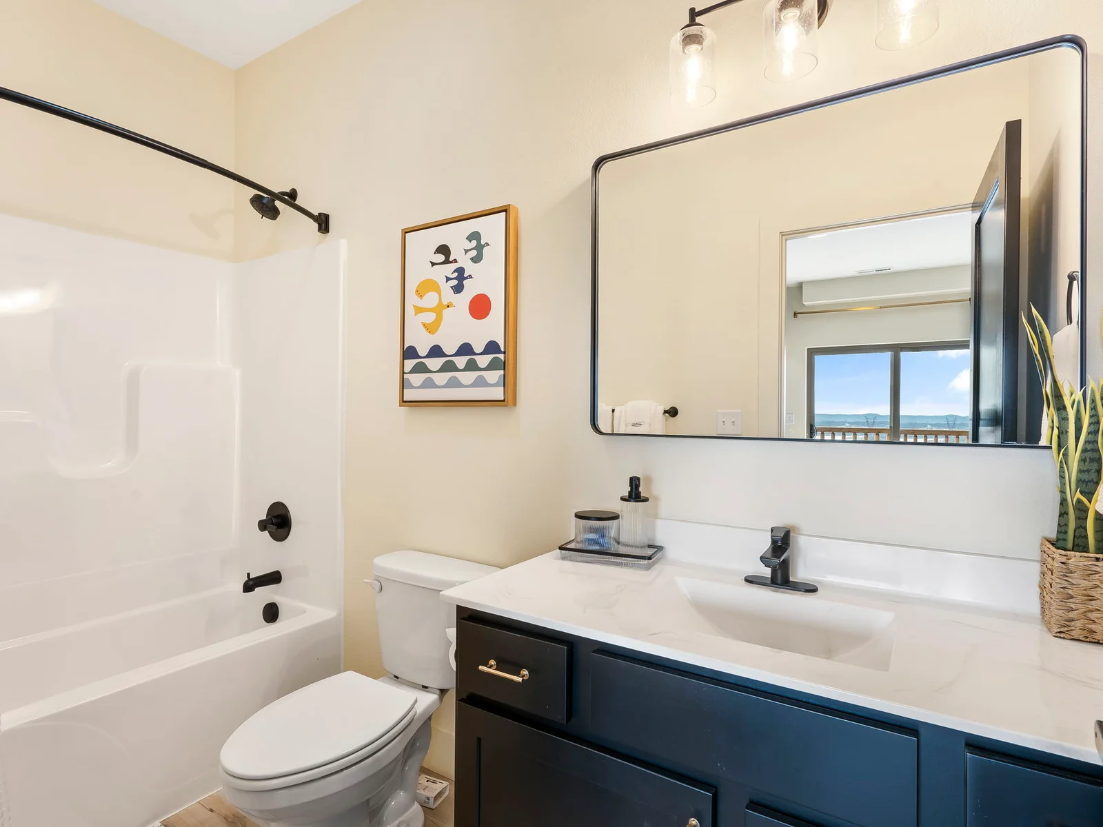 Bunk room ensuite bath