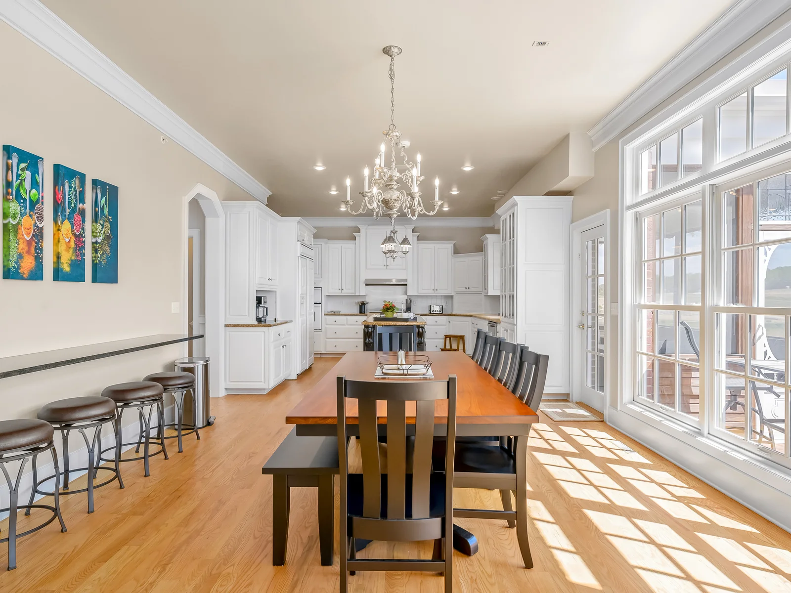 Dining area seats up to 20