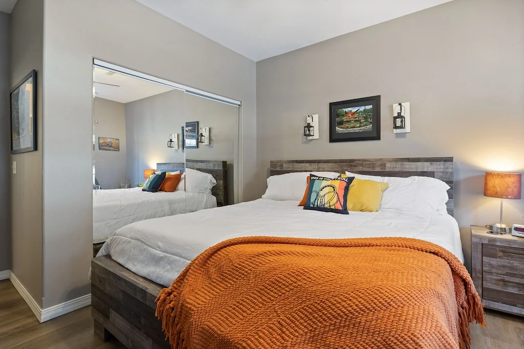 The Silver Dollar City room - King Bed
