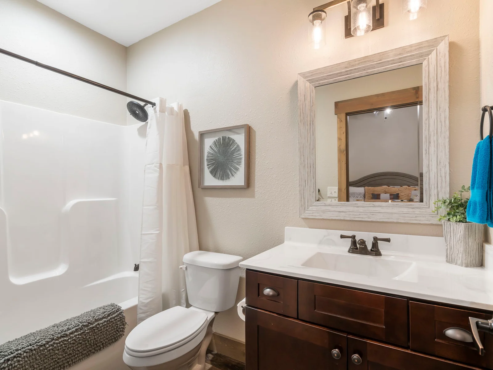 Ensuite bathroom In King bed #2