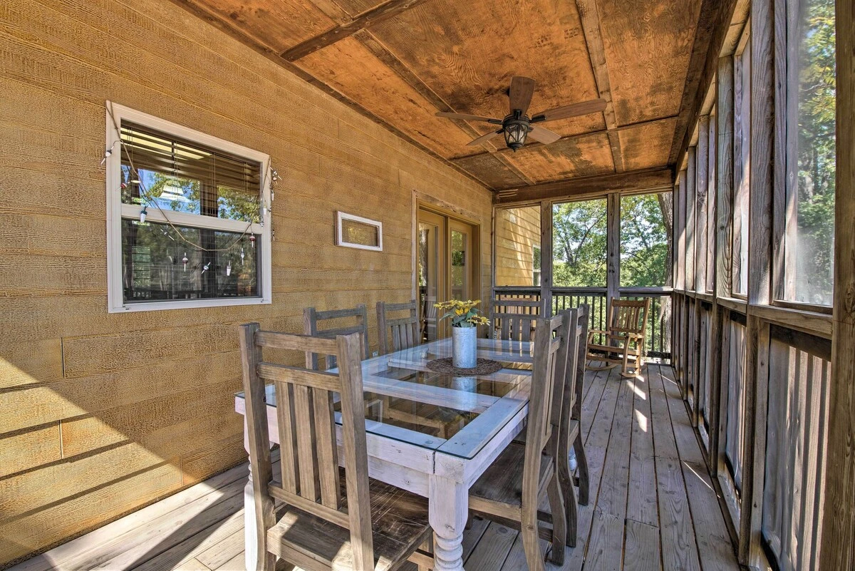 Outdoor Dining Screened In Back Porch