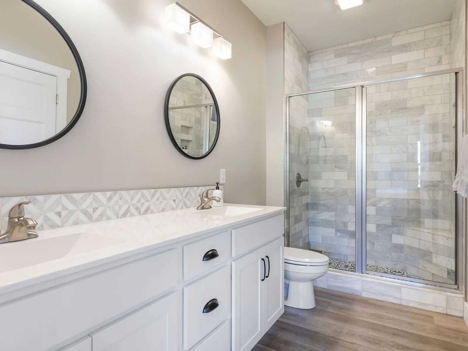 Attached ensuite bath #1