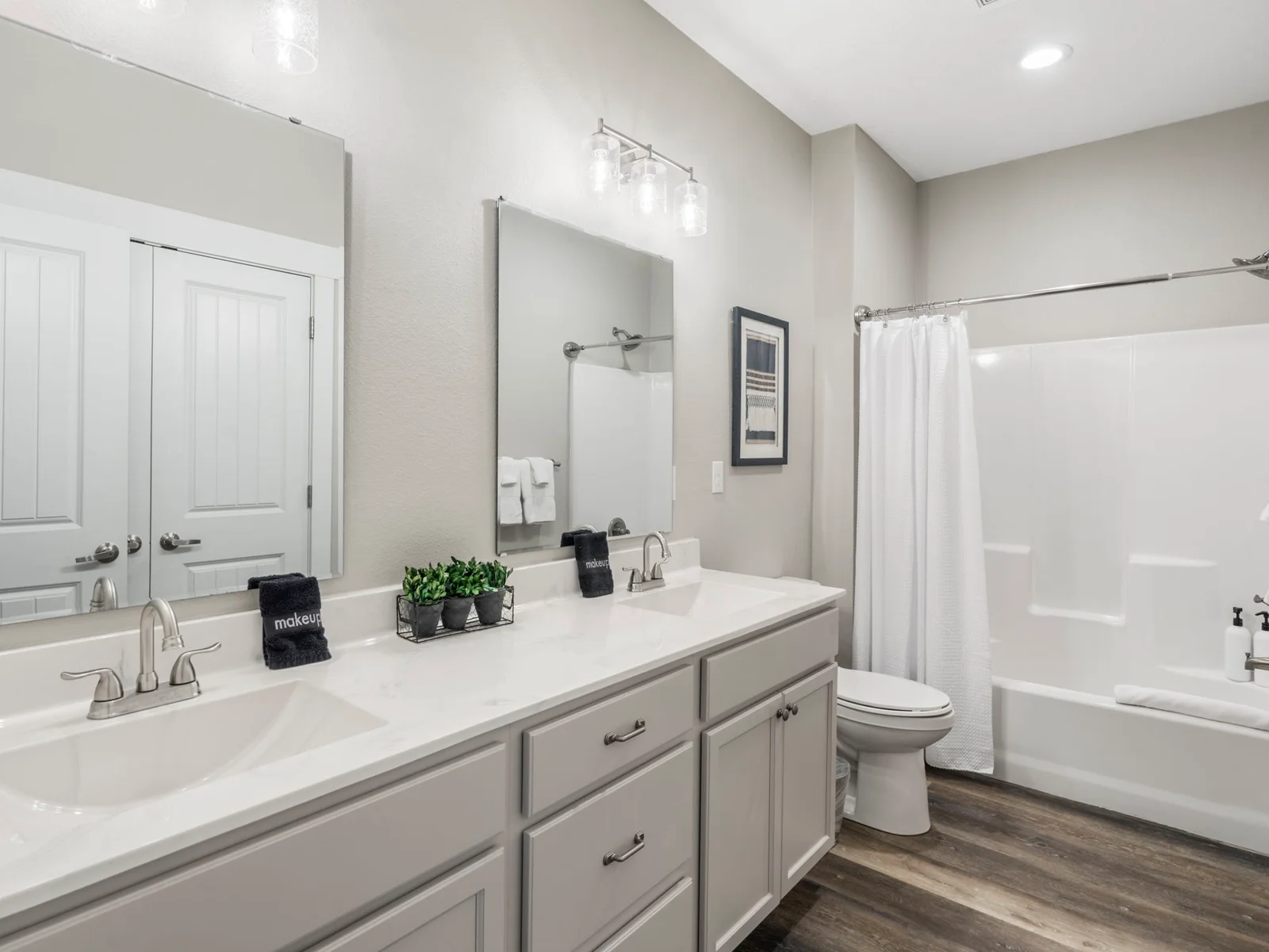 King #2 ensuite bath
