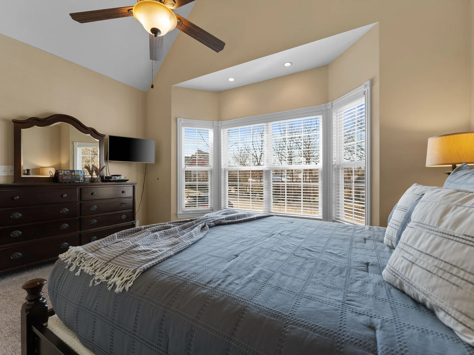 Spacious secondary room