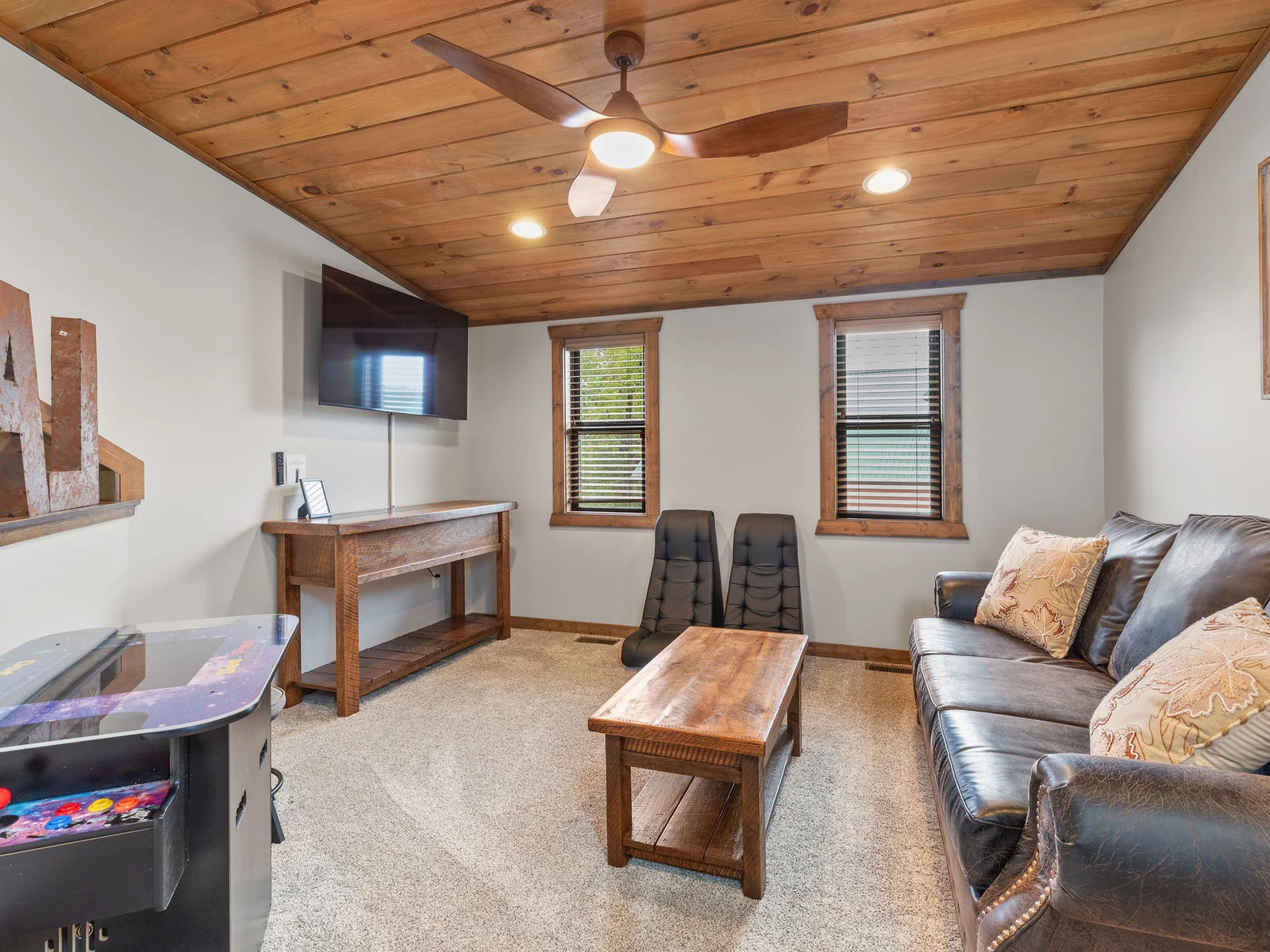 Upper level game room for the kids!