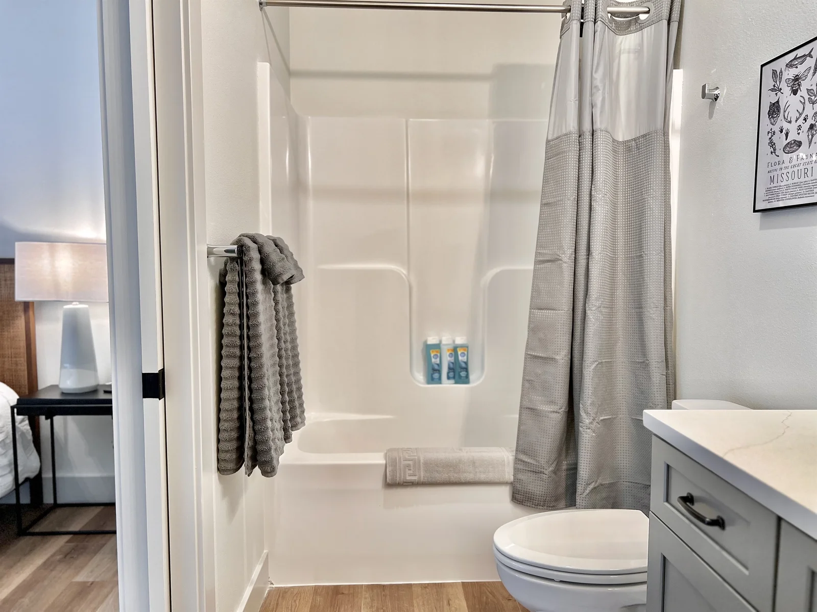 Shower tub combo in Master King bedroom
