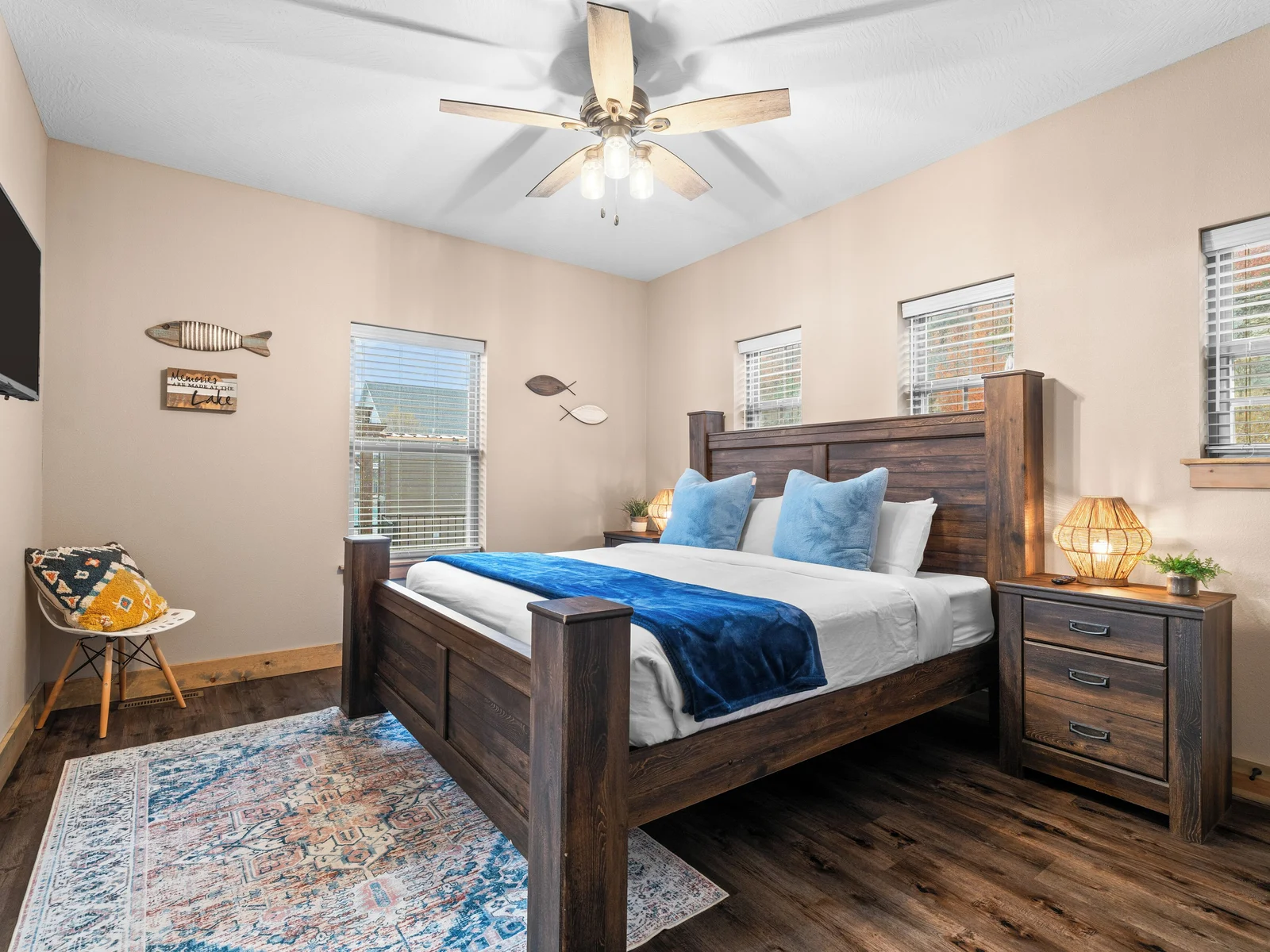 King size bedroom with en suite accessible bath.