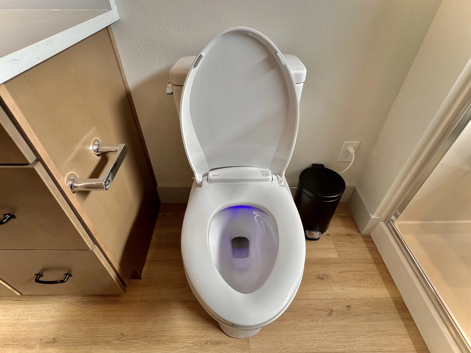 Heated toilet seat in main level full bath