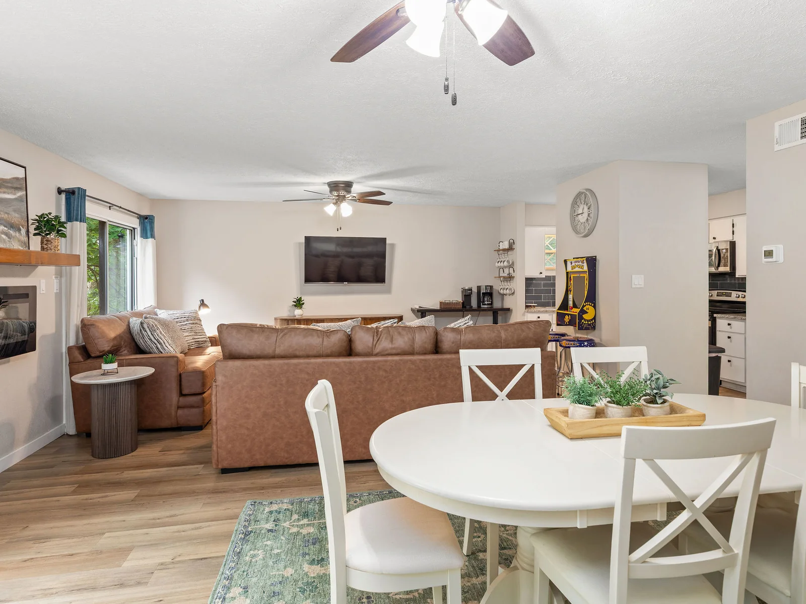 Dining room seating for 6
