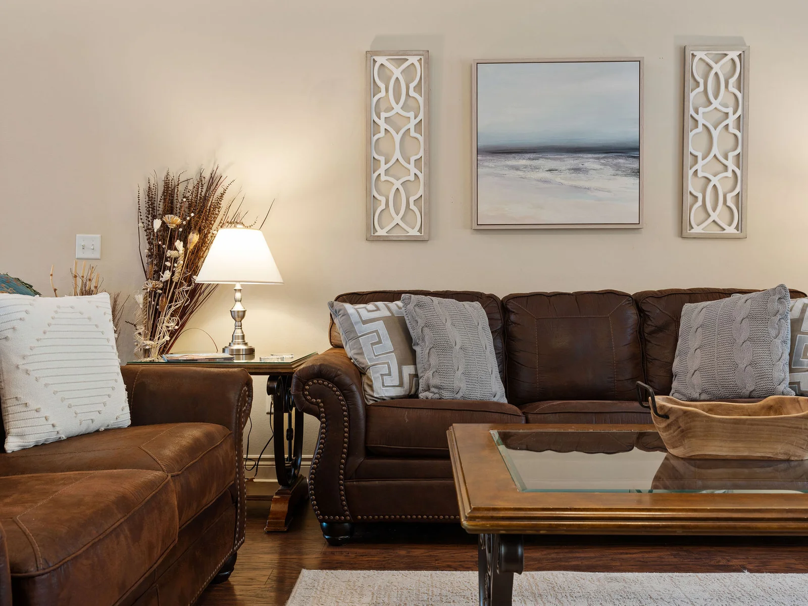 Modern decor throughout the living room