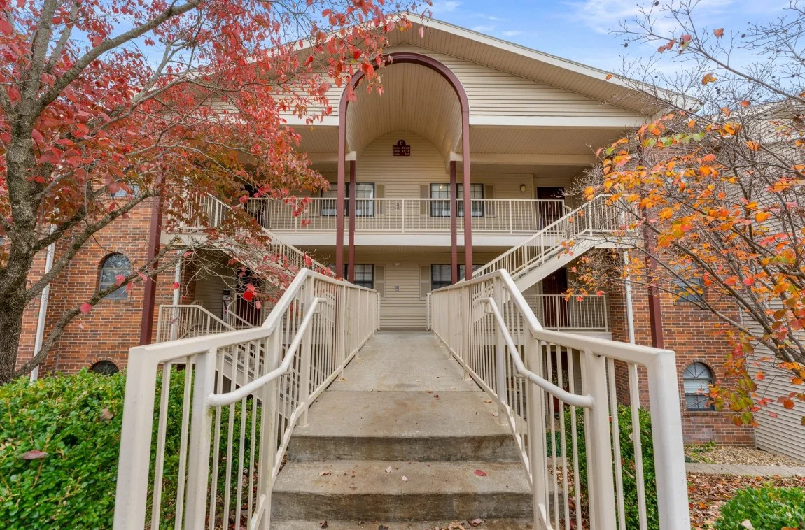 Well-kept condo community near the 76 Strip and top attractions.