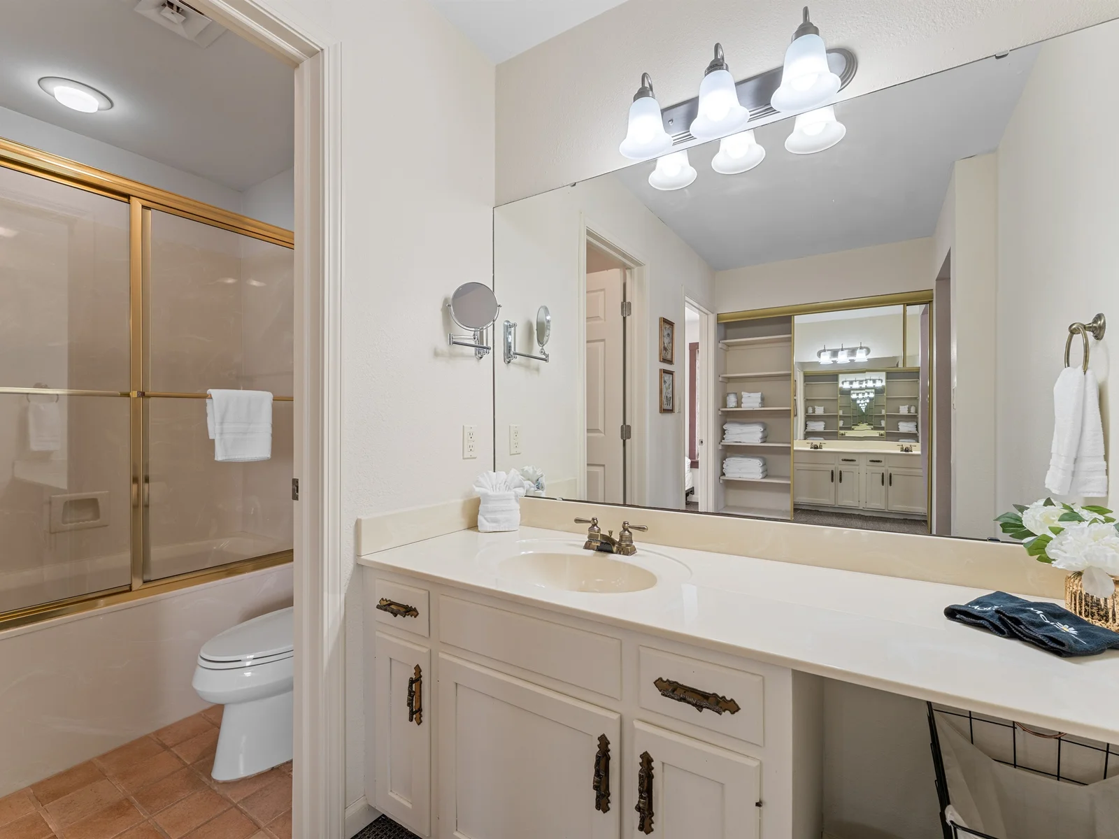 A clean, well-appointed bathroom designed to make mornings and evenings feel easy and unhurried.