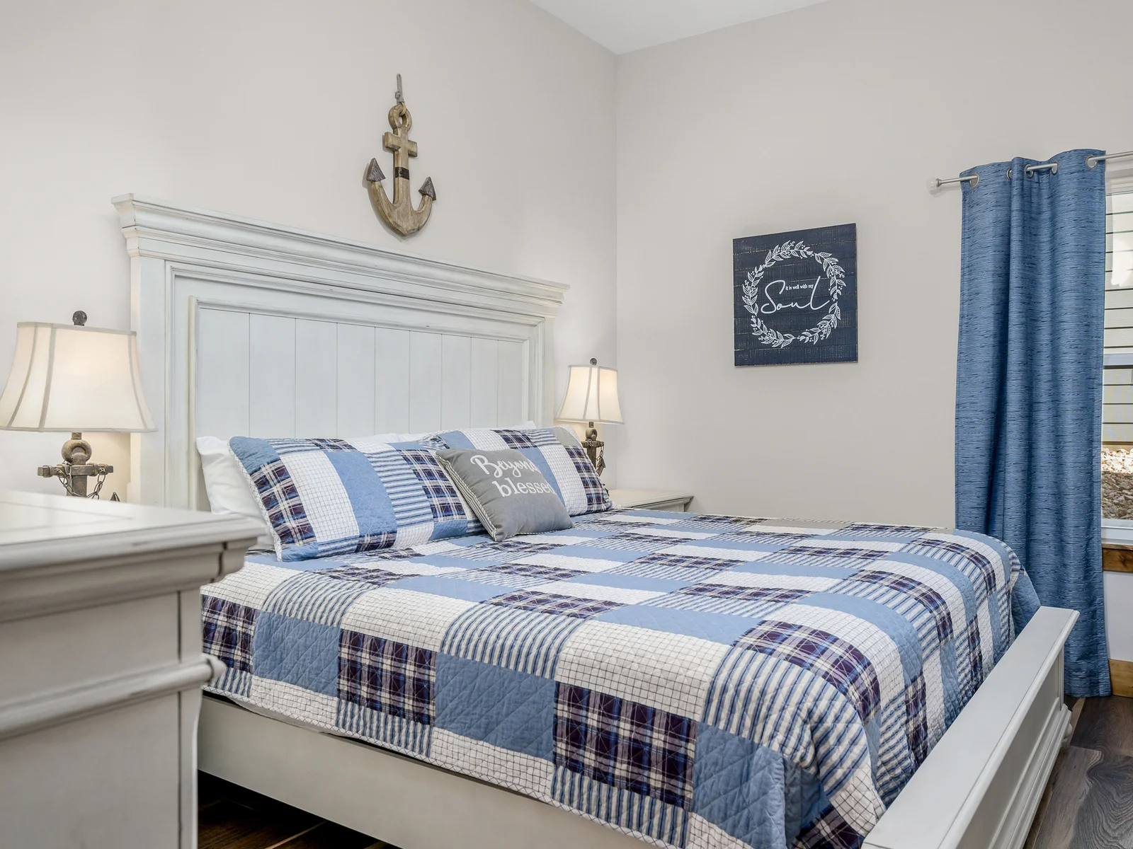 Lower level: Miss Stacy room with King bed and ensuite bathroom