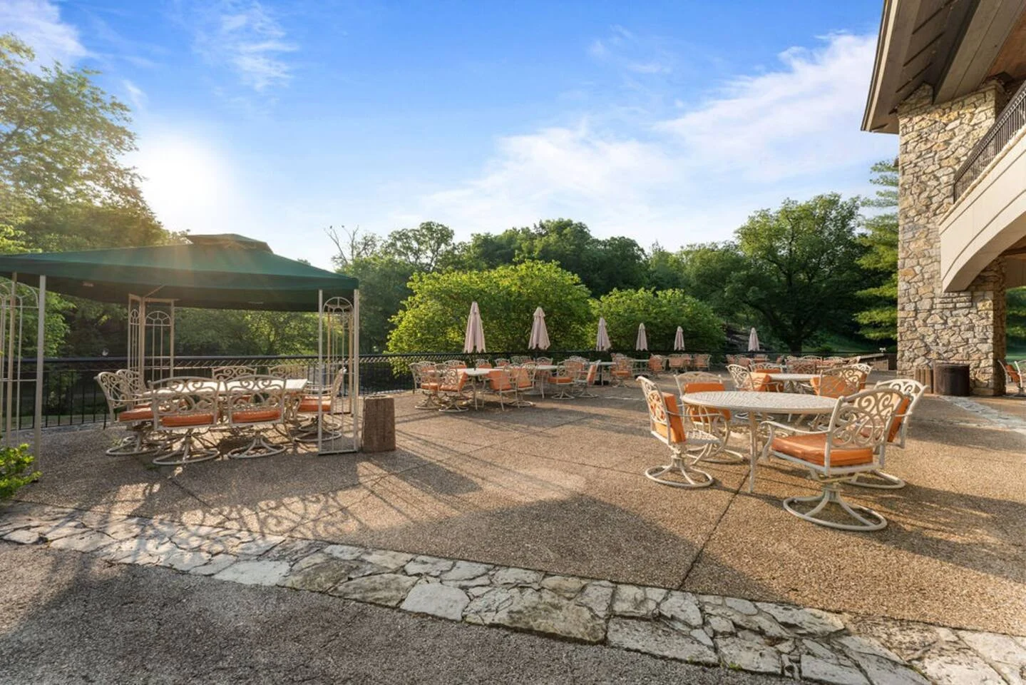 Outdoor patio seating at the Ledgestone Grille and clubhouse