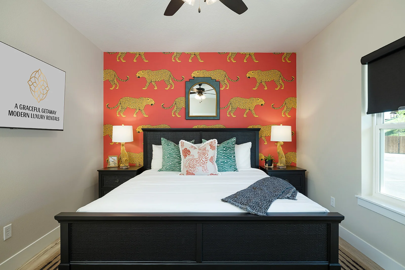 Main level King bed w/ ensuite bath