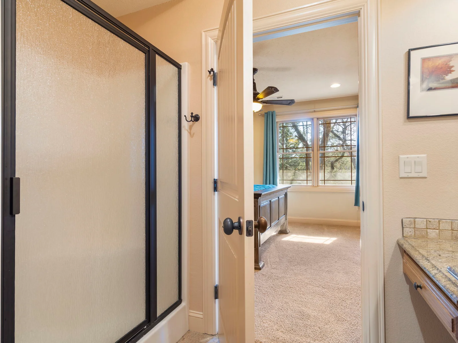 Lower level Jack and Jill bathroom between queen and king bedrooms