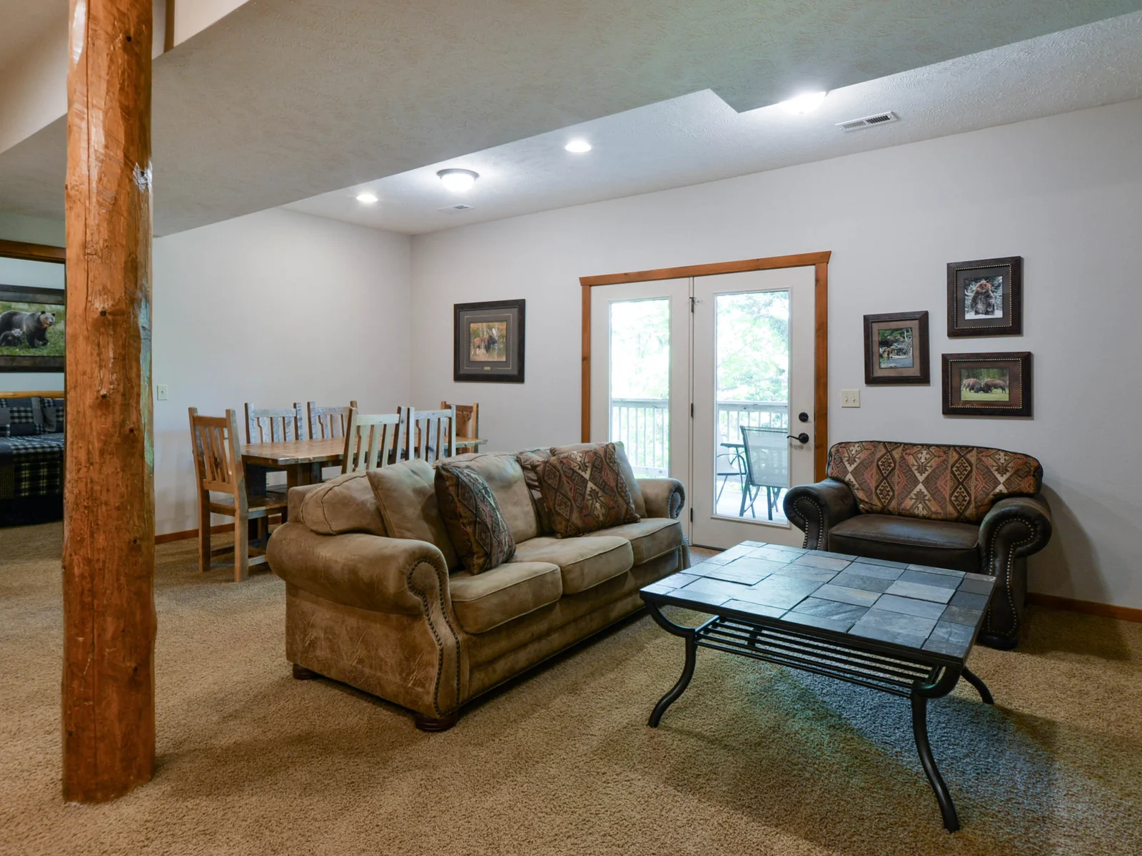 www.VanessasVacationHomes.com