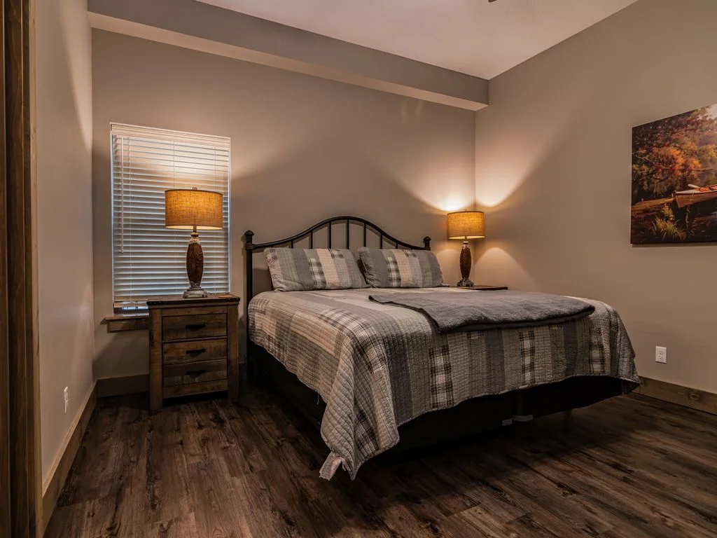 King bed with bath