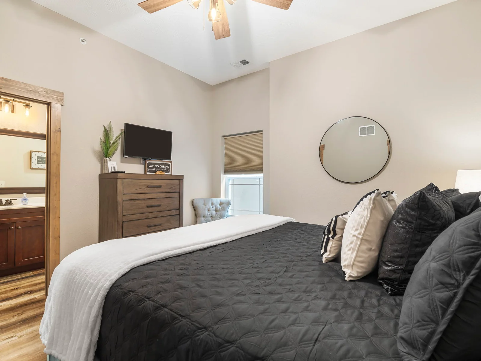 Lower level King bed #2 with ensuite bathroom
