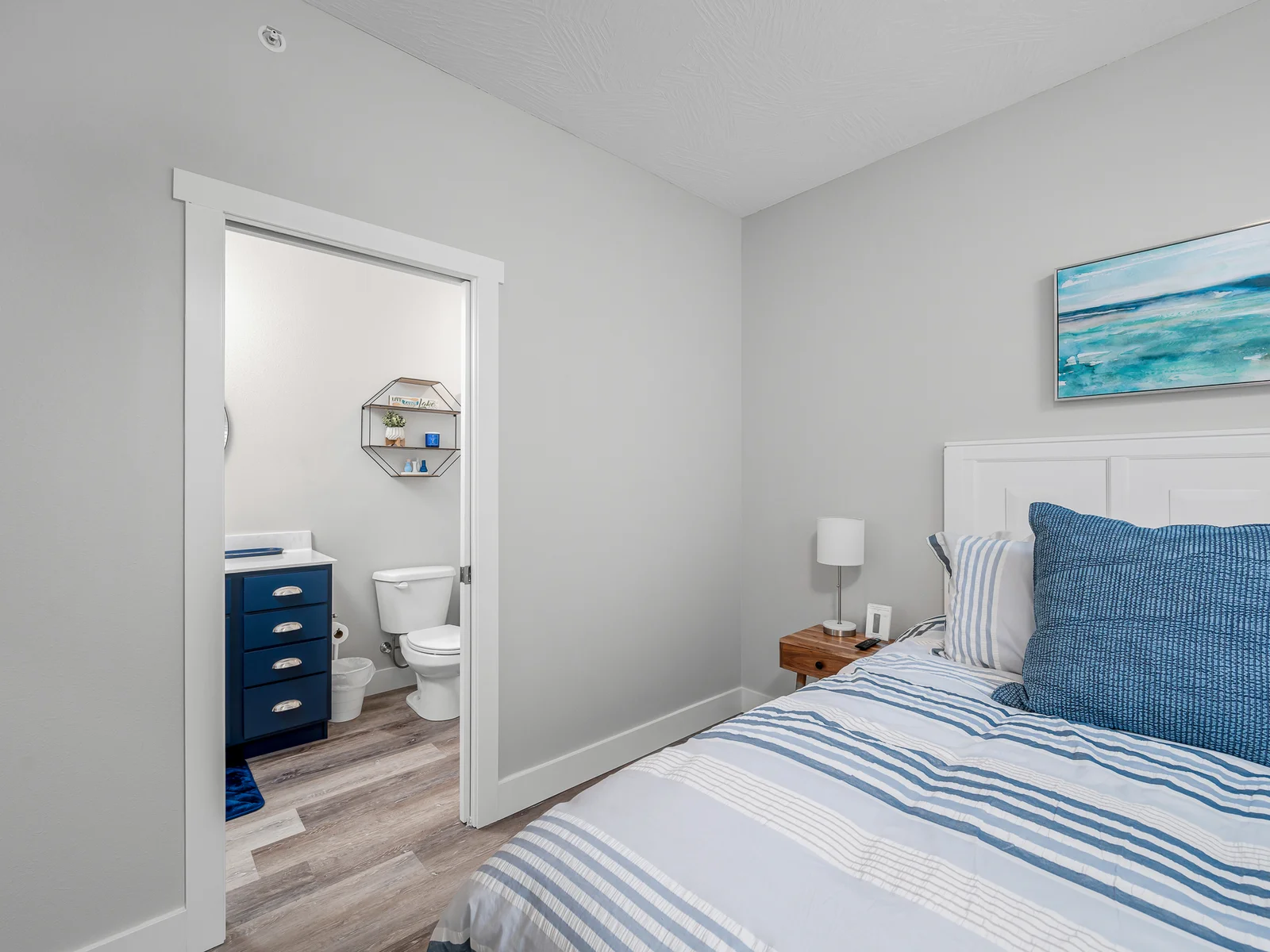 Bathroom for king and common spaces.