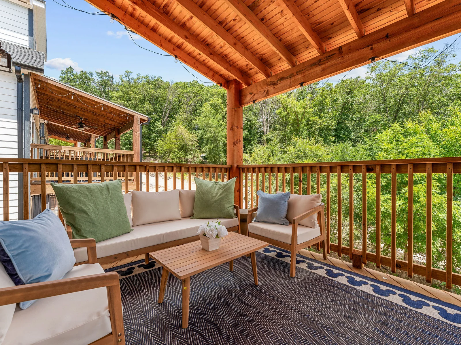 Soak in the beauty of the outdoors with comfortable seating made for morning coffee and evening conversations. ☕