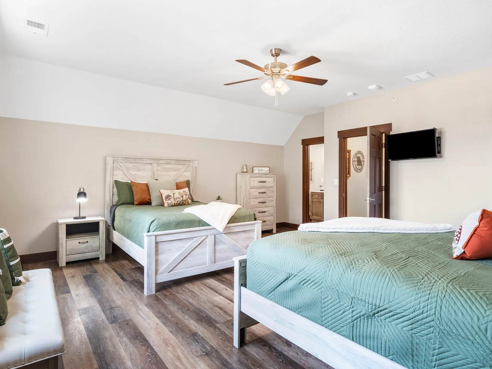 Two queen beds in upper level bedroom.