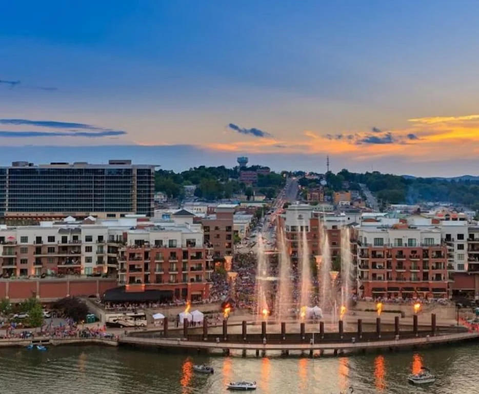 Lots of great shopping, restaurants, family fun and a great fountain show