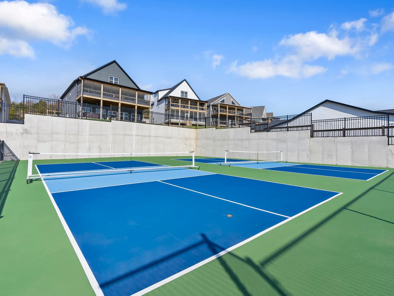 Community pickleball courts to challenge your family!
