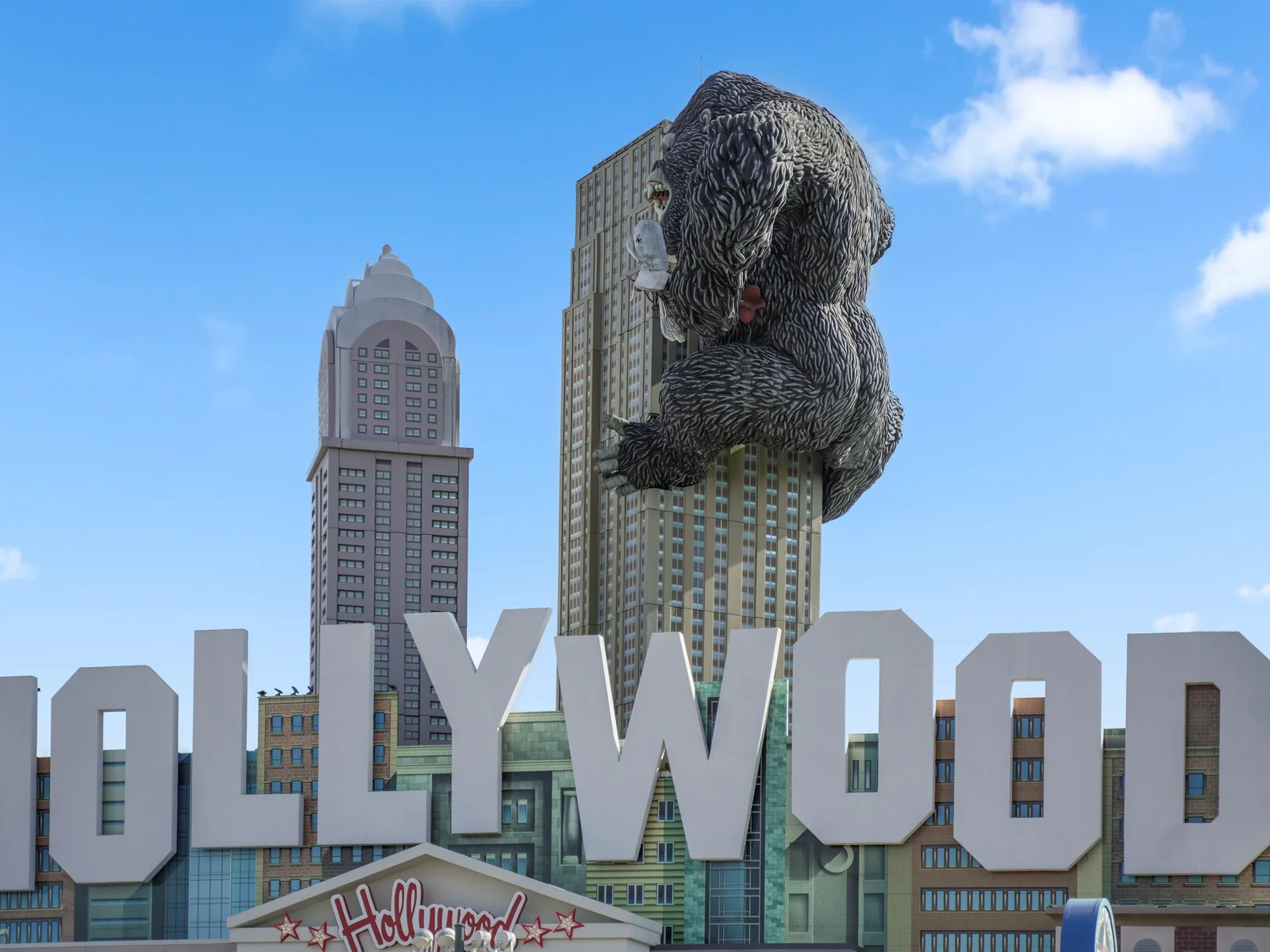 Just minutes away are amazing entertainment locations!