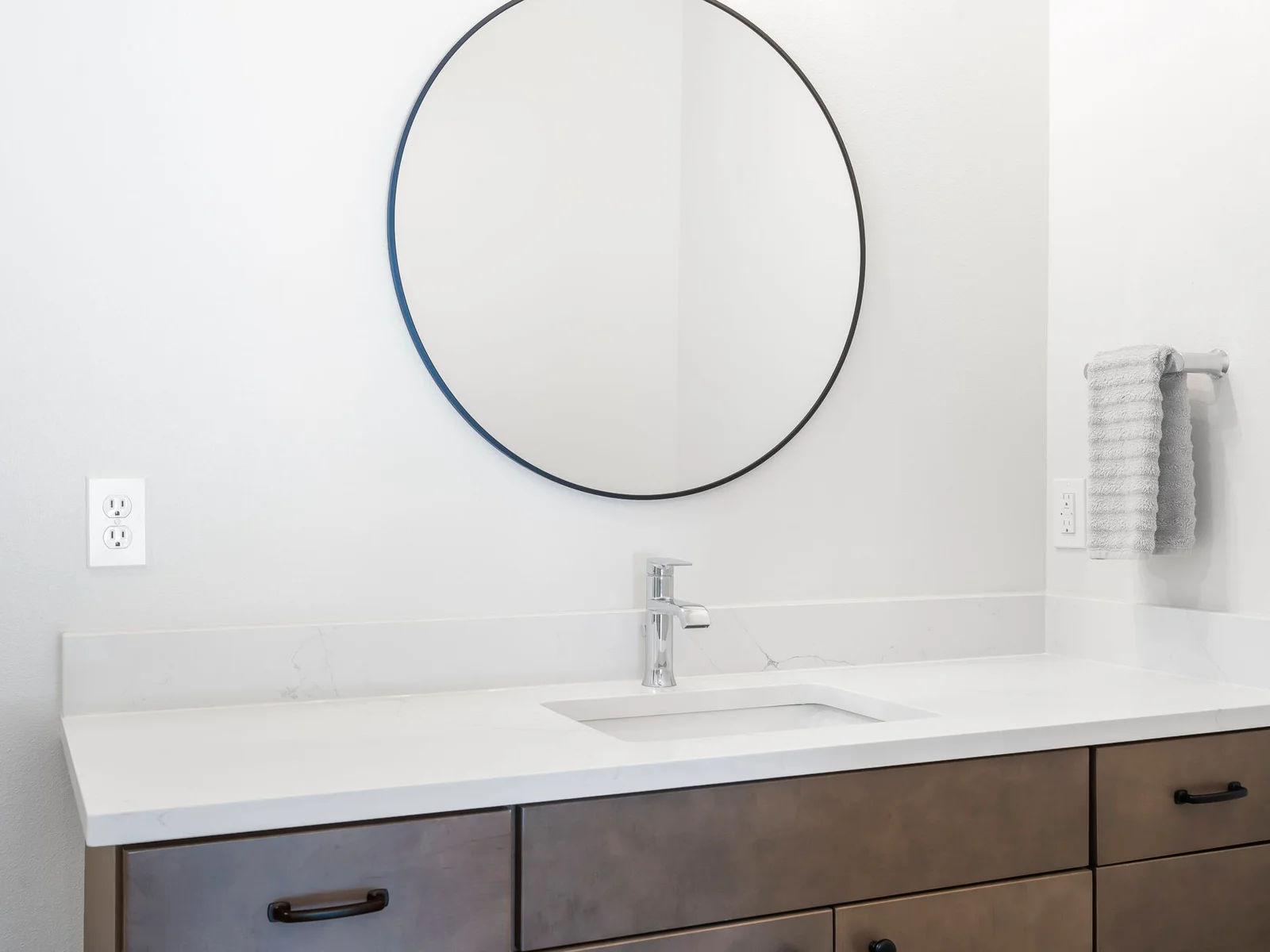 King ensuite bath #1