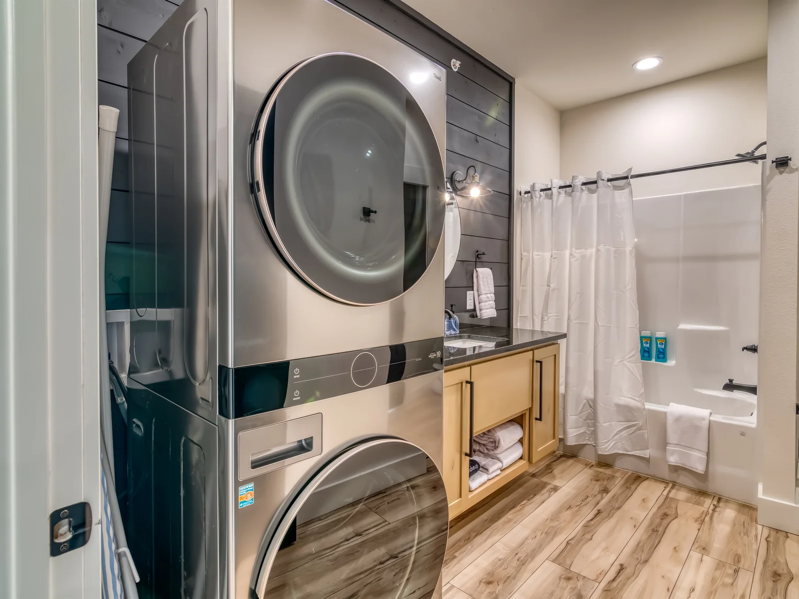 Stacked washer/dryer