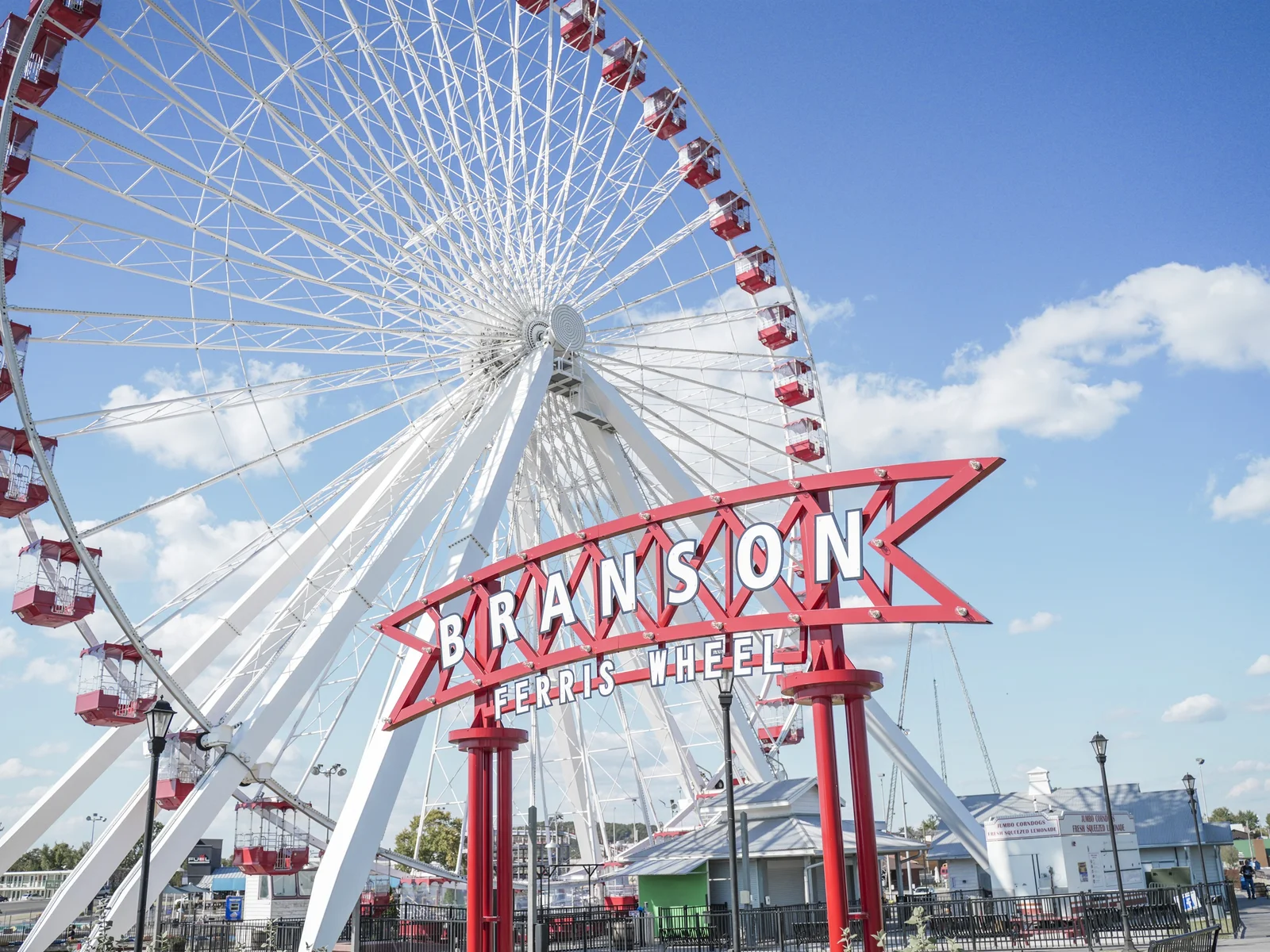 Only a 10-minute drive to the vibrant Branson Strip from your cozy cabin